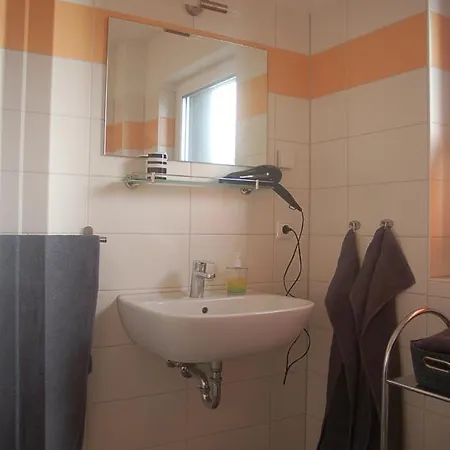 Holiday home Behagliches Zaunkoenig -mit Kamin Und Sauna Tanne